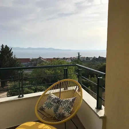 Above All Ζαντάρ